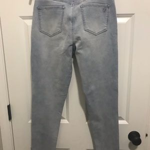 DG 2 Chambray pull on skinny jeans. Size Medium. New with tags. Regular length
